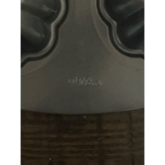 Wilton Fluted Muffin Non-Stick Heavy Pan – 6 Cavity Turks Head Design - Picture 4 of 7